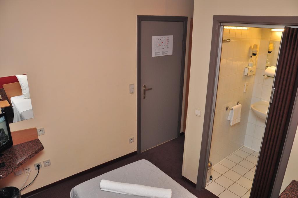 Hotel Afrit 28 Heusden-Zolder Room photo