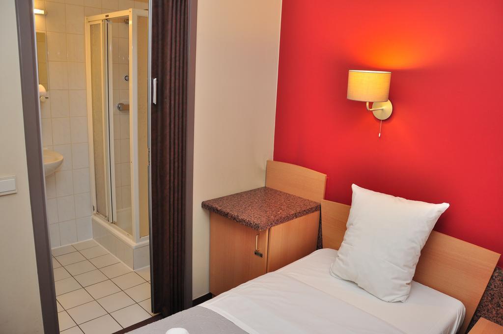 Hotel Afrit 28 Heusden-Zolder Room photo