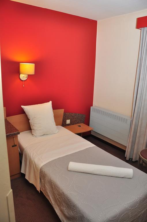 Hotel Afrit 28 Heusden-Zolder Room photo