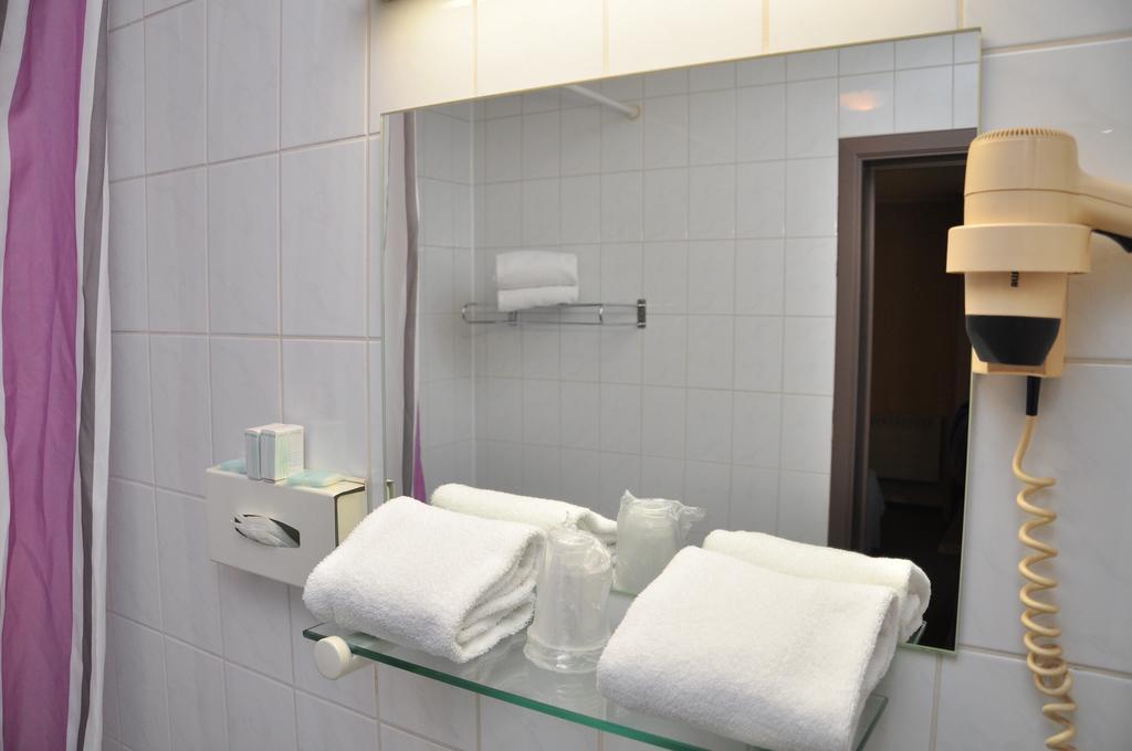 Hotel Afrit 28 Heusden-Zolder Room photo