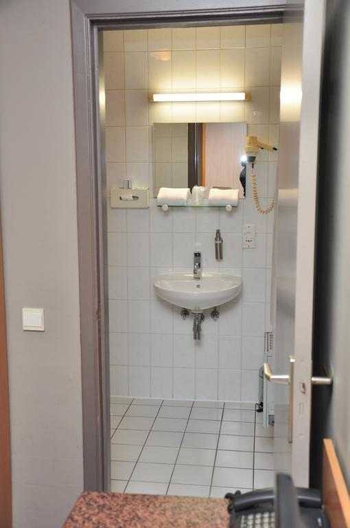 Hotel Afrit 28 Heusden-Zolder Room photo