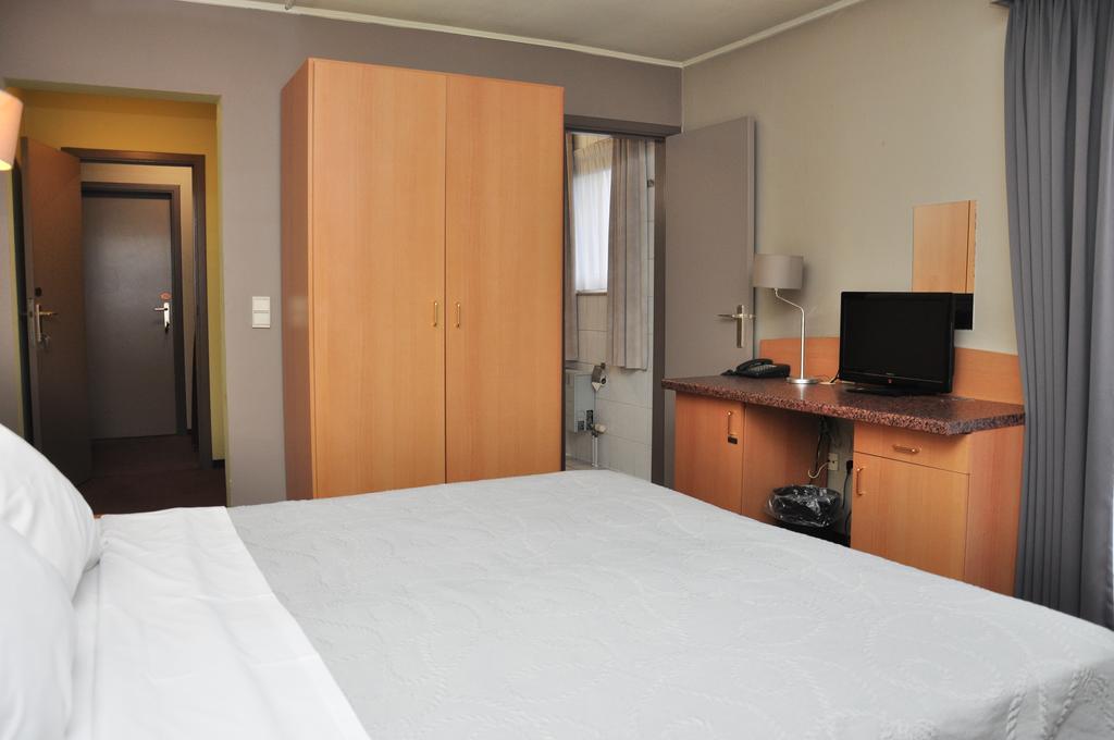 Hotel Afrit 28 Heusden-Zolder Room photo