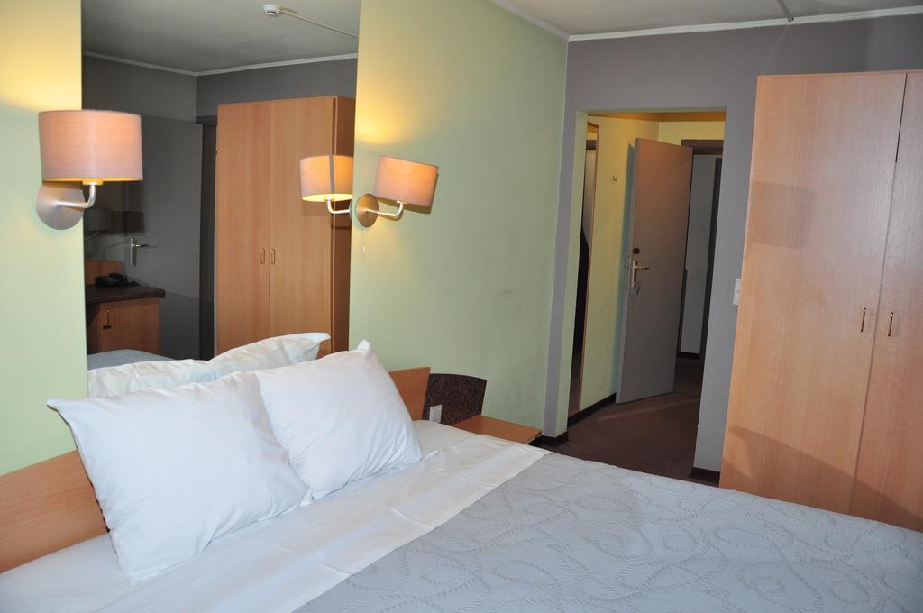 Hotel Afrit 28 Heusden-Zolder Room photo