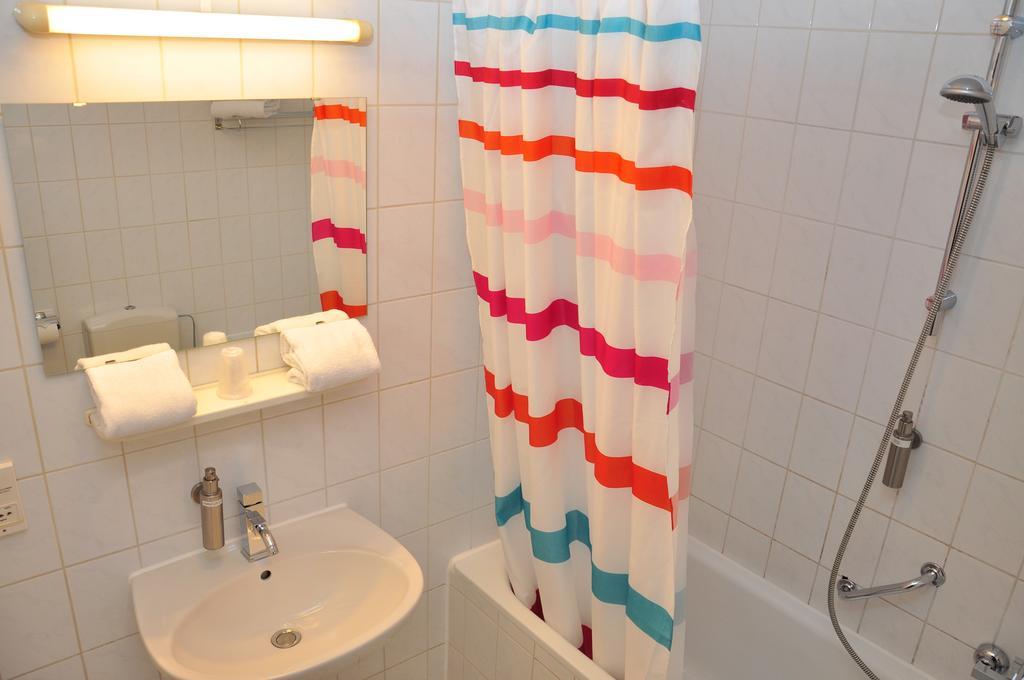 Hotel Afrit 28 Heusden-Zolder Room photo