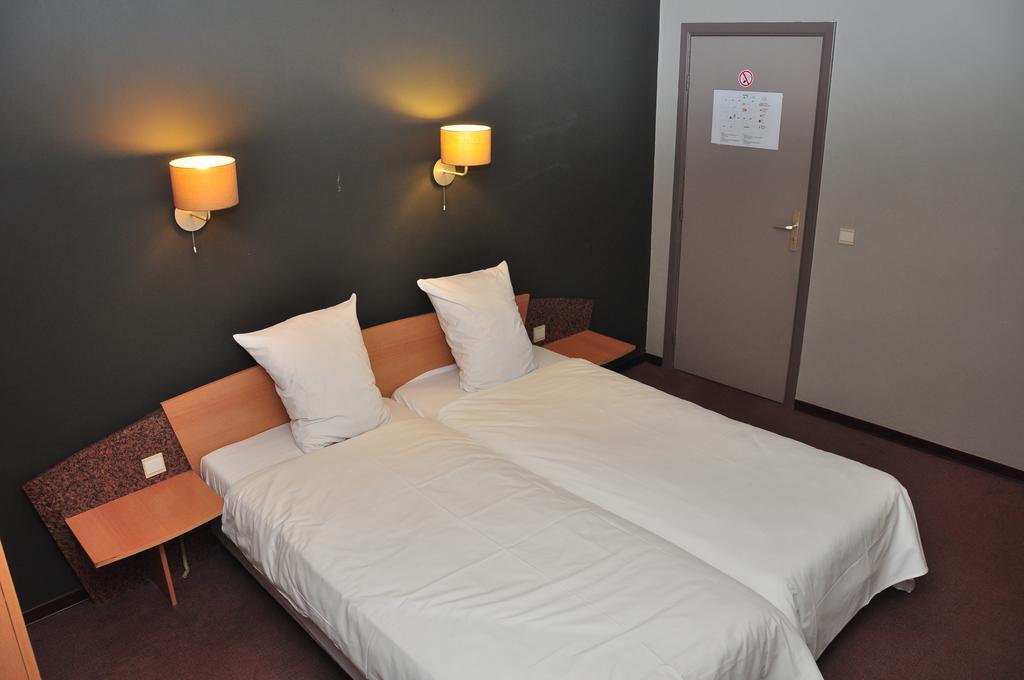 Hotel Afrit 28 Heusden-Zolder Room photo